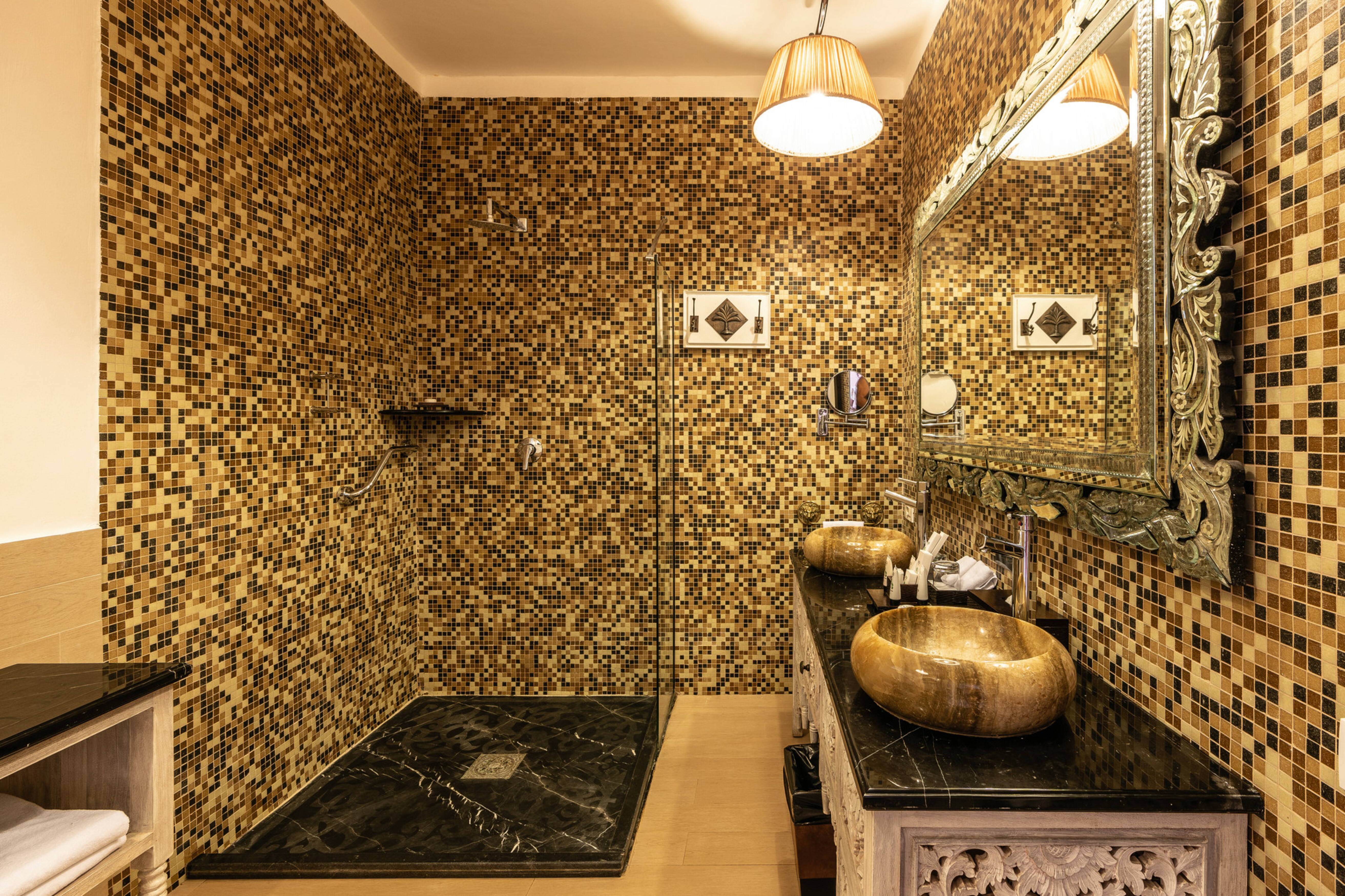 Suite, Jetted Tub