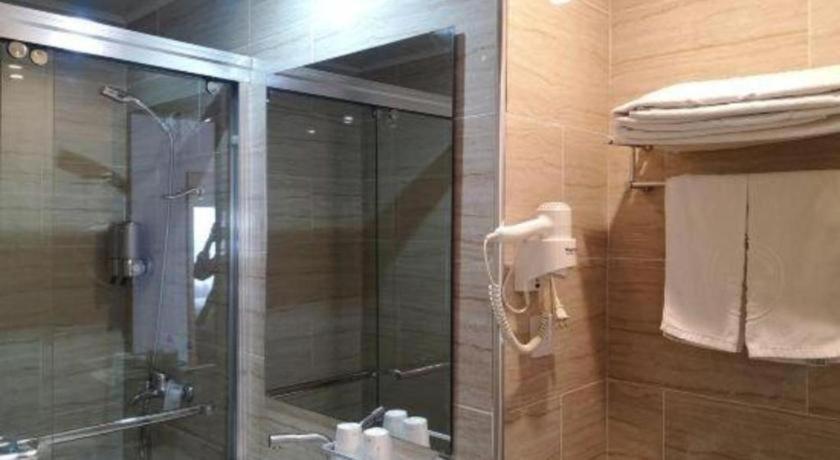 GreenTree Inn Express Shanghai Baoshan District Youyi Road Metro Station 45/46