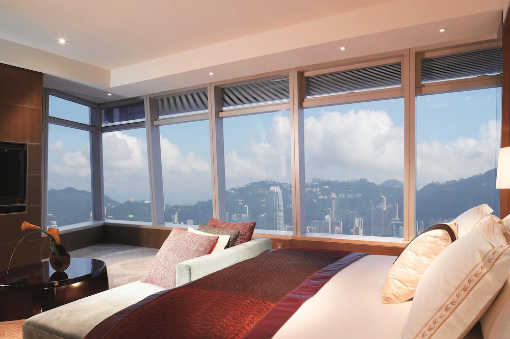 The Ritz Carlton Hong Kong 10/35