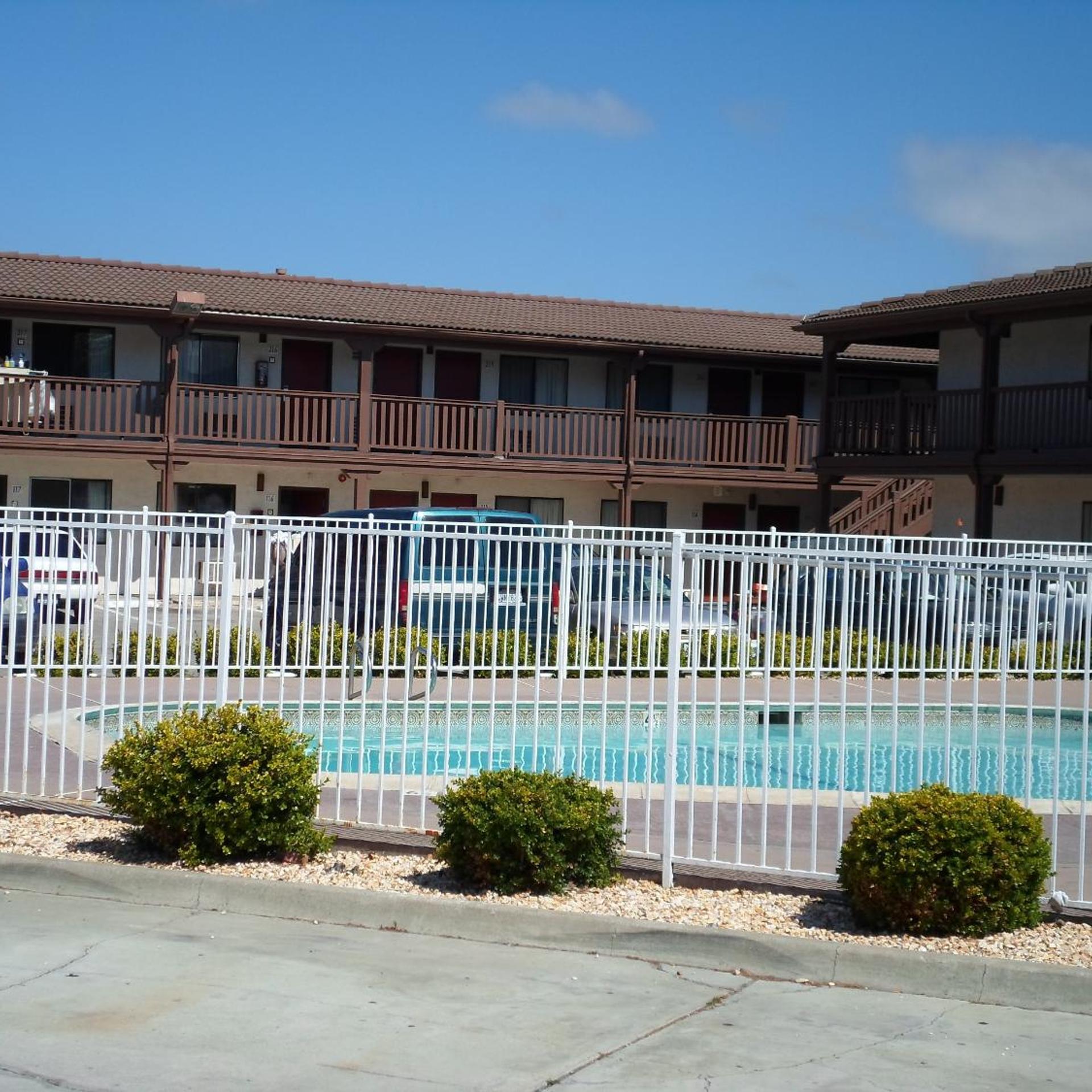 EZ 8 Motel Newark 2/25