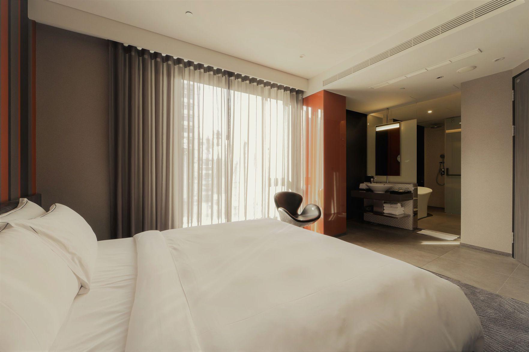 Design, Suite, King and Queen Bed