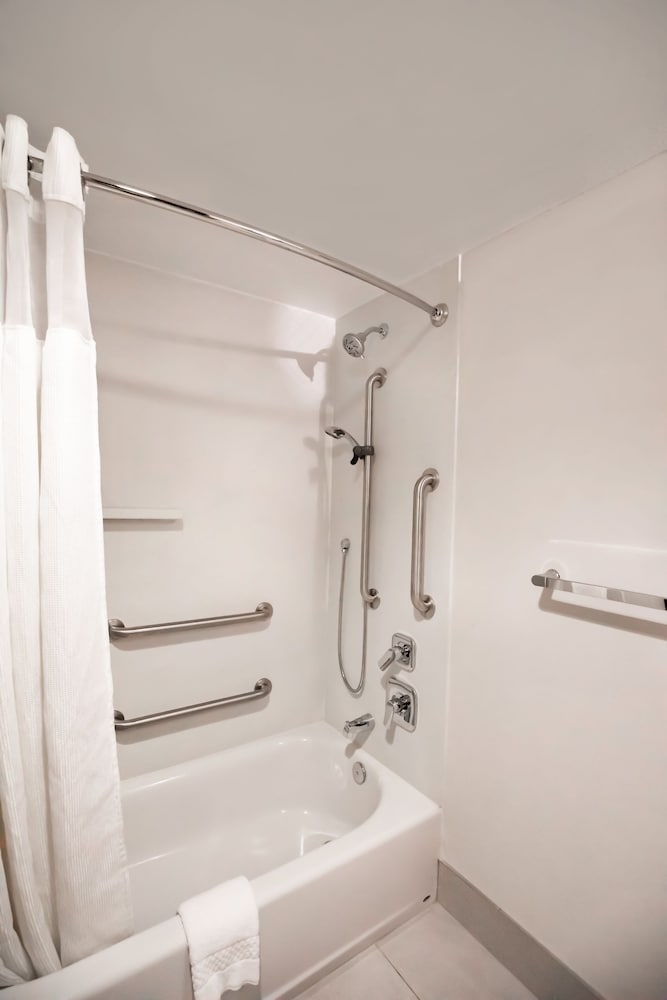 Fairfield By Marriott Inn Suites Louisville Airport 1/19
