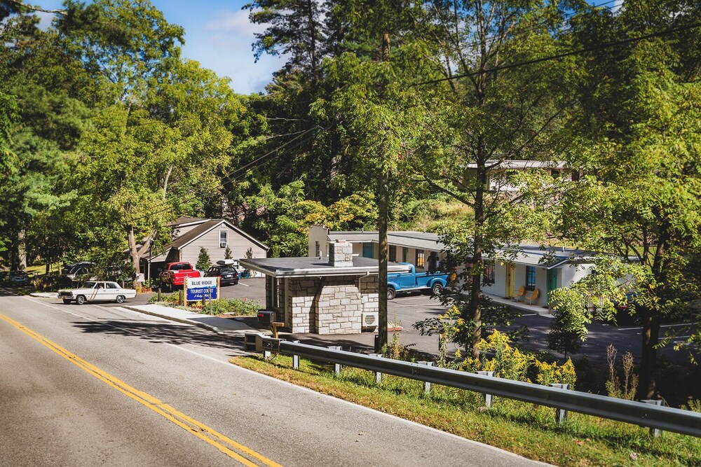 Blue Ridge Tourist Court 35/50