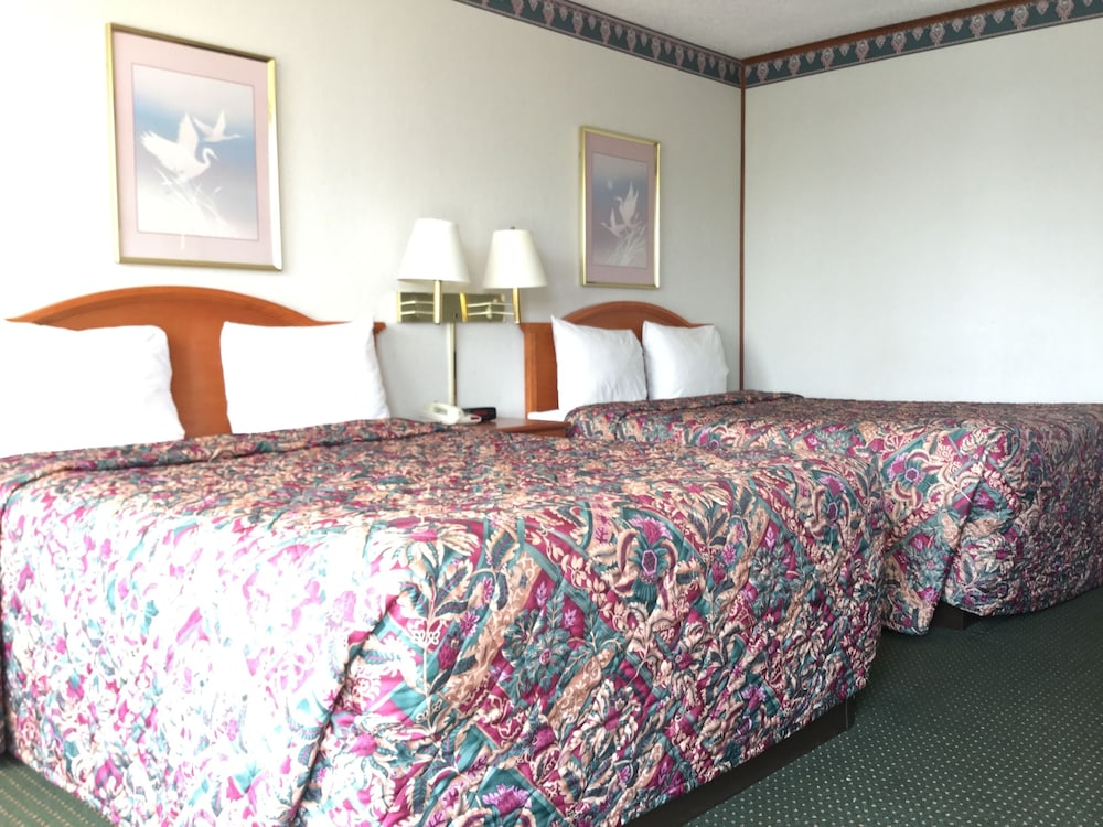 Sunset Inn Clarksville 16/44