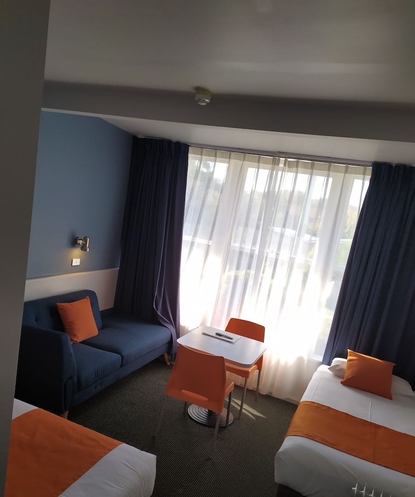 Waterfront Lodge Motel 44/70