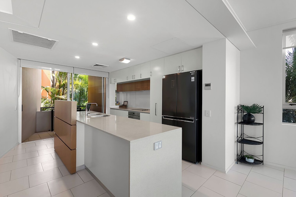 Peninsula Airlie Beach 8/50