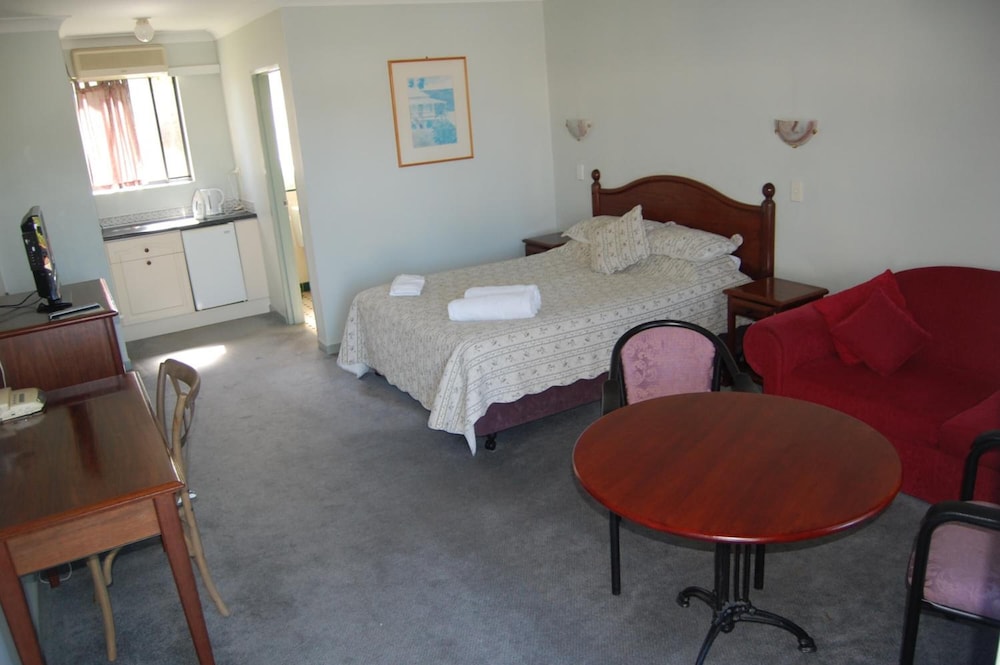 ELITE MOTOR INN 9/16
