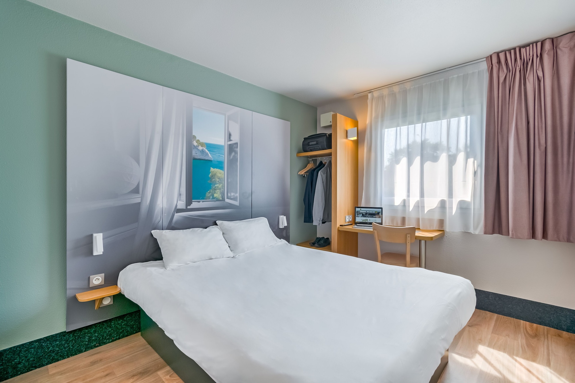 ROOM, DOUBLE BED