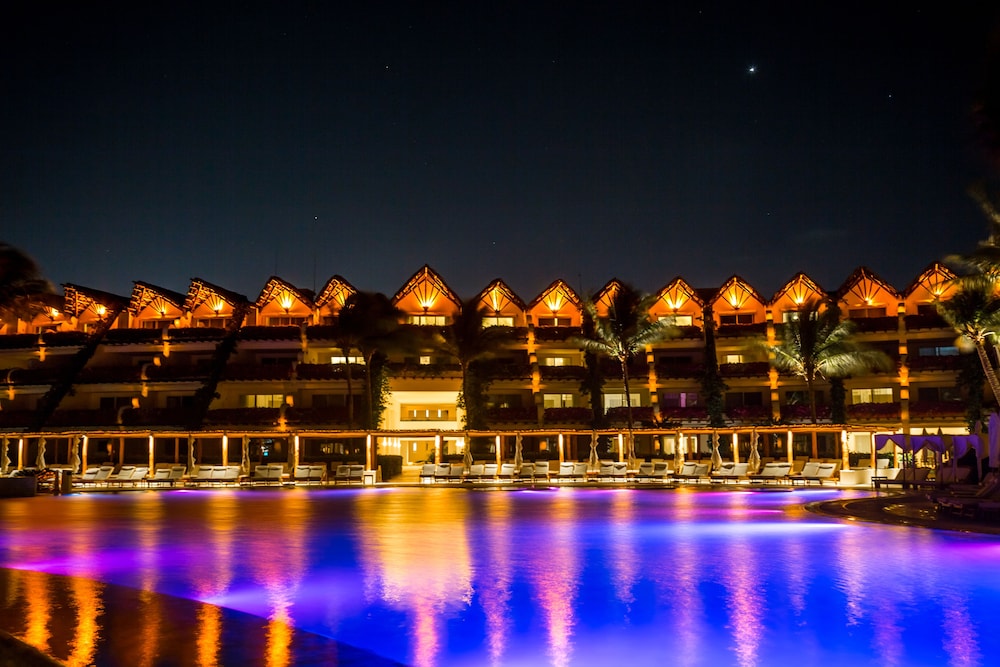 Ambassador At Grand Velas 3/66