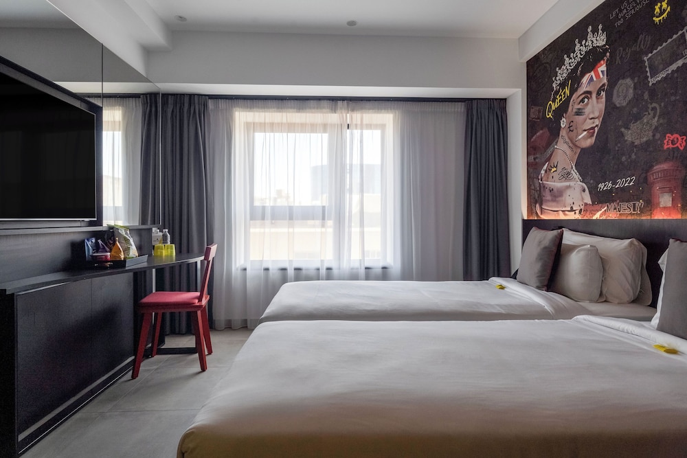 CITY, DOUBLE OR TWIN BED