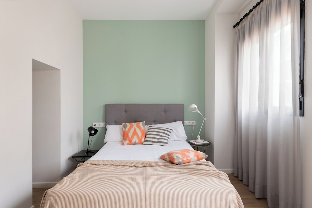 2 BEDROOMS, APARTMENT