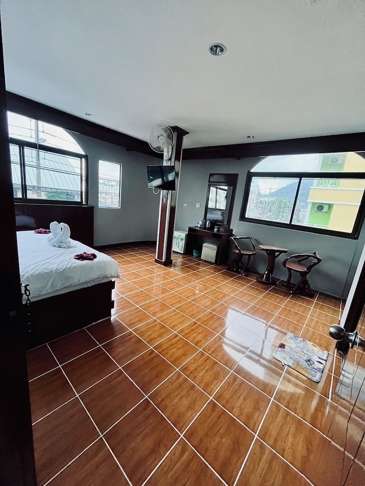 Centre Point Patong 16/75