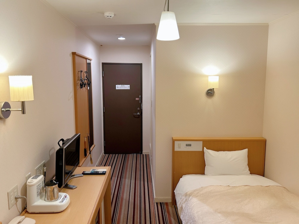 ROOM, SINGLE
