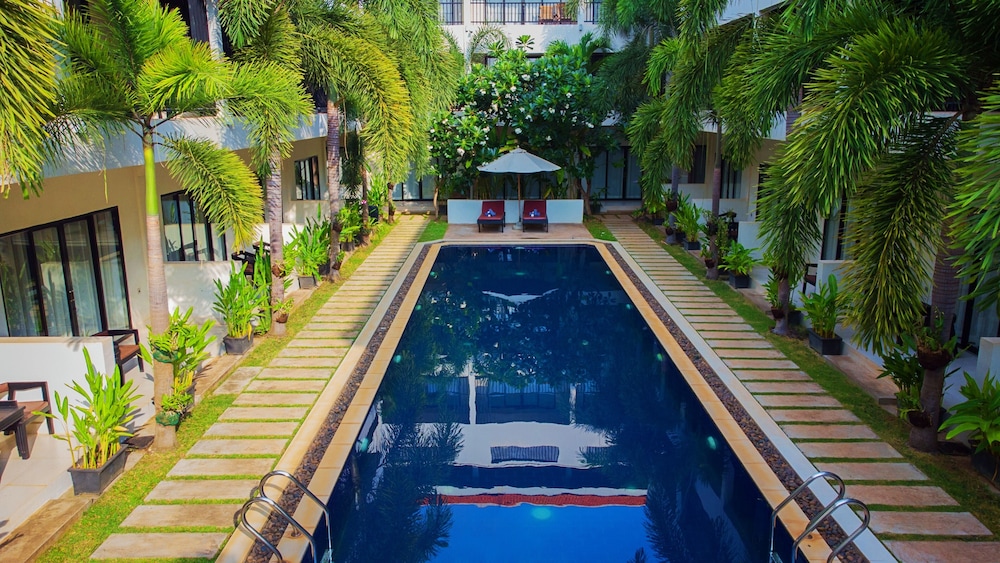 New Riverside Hotel 90/100
