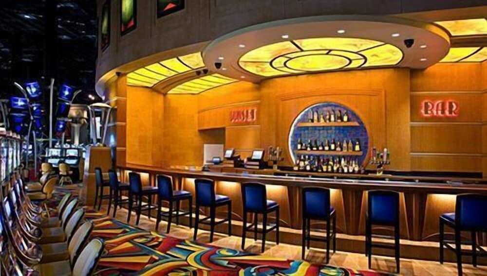 Hollywood Casino Hotel 20/37
