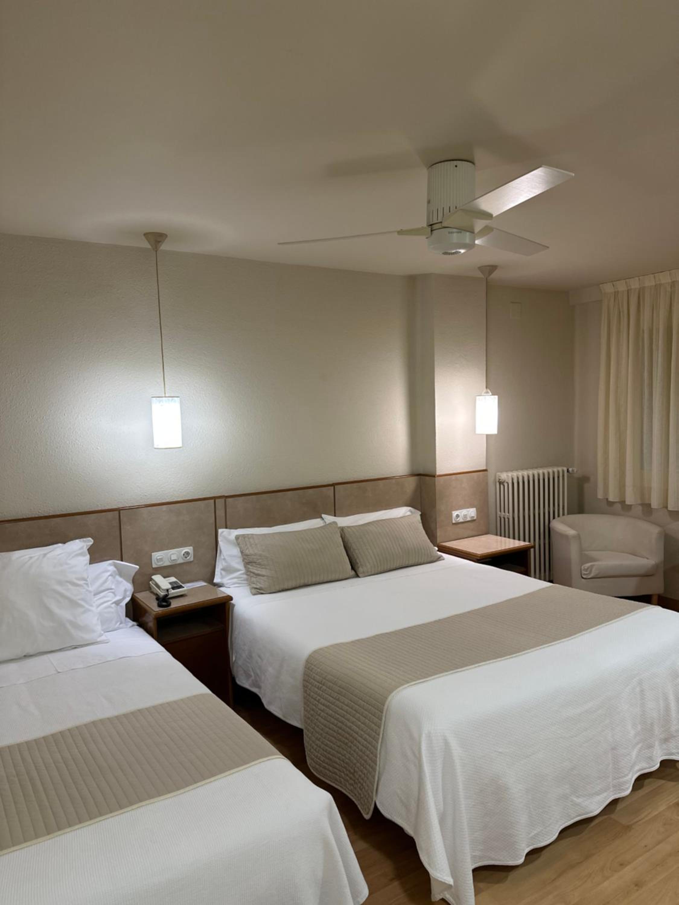 غرفة ثلاثية، Hotel Balaguer 3/8