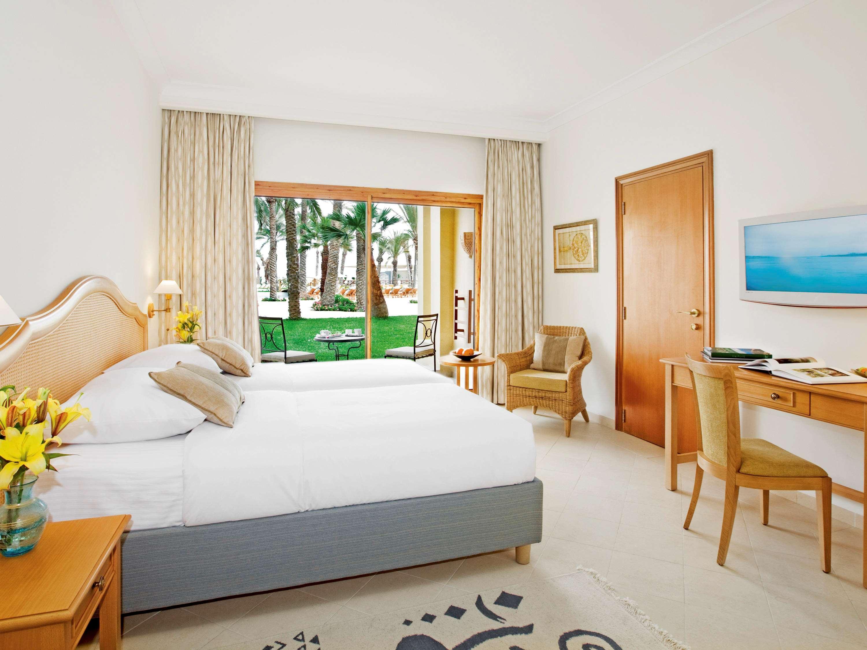 City, Classic, Twin Beds