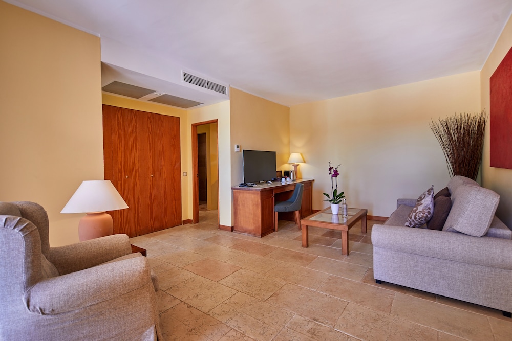 Pula Suites Boutique Resort 75/97