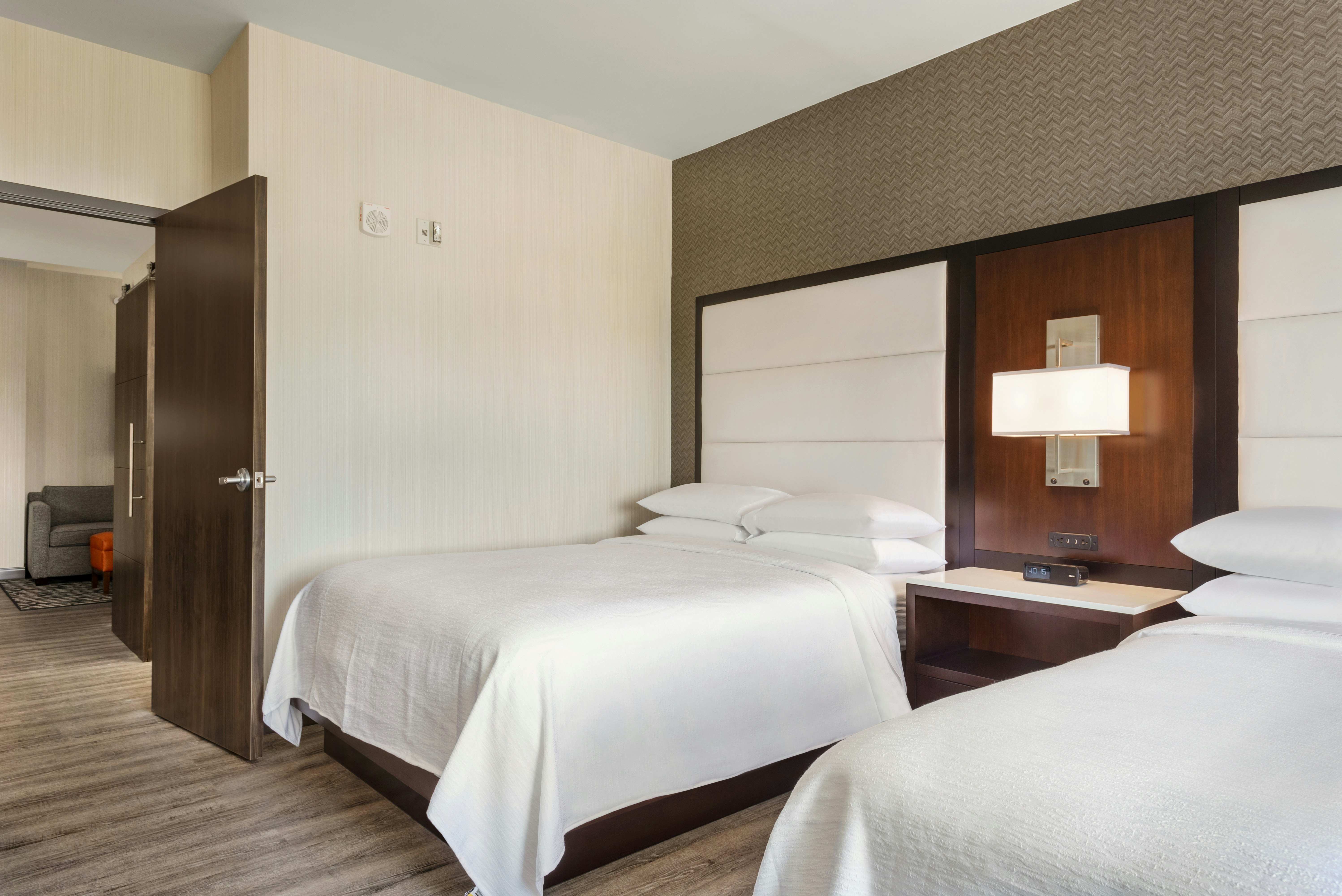 Suite, 2 Queen Beds, Accessible