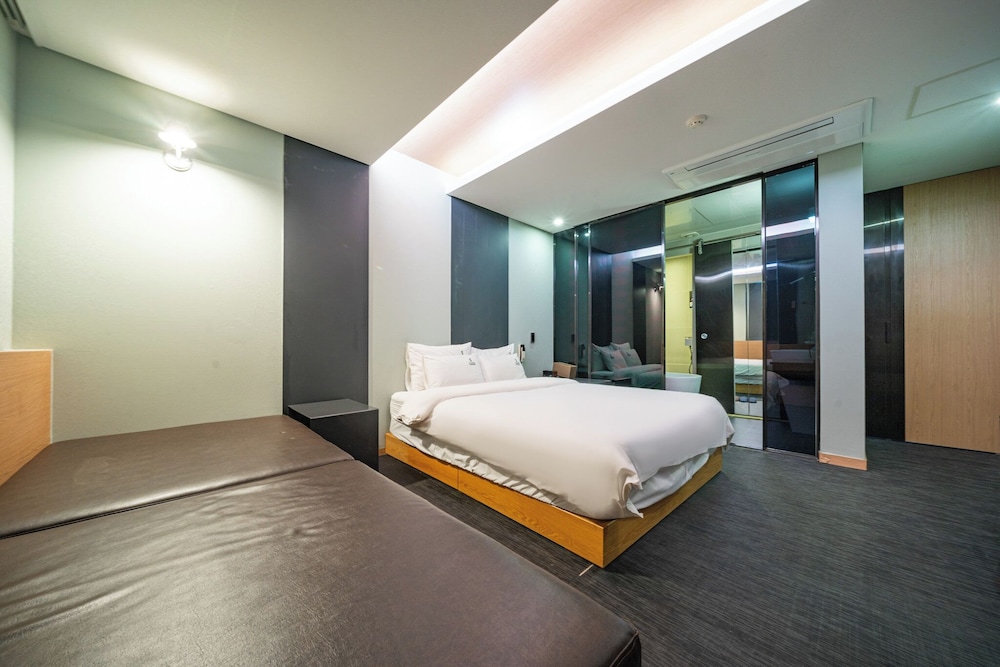 STANDARD, DOUBLE BED