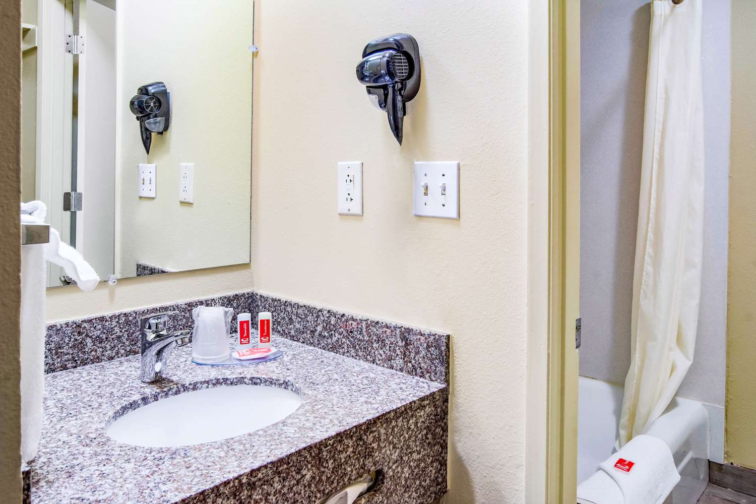 Econo Lodge Newport OR 14/14