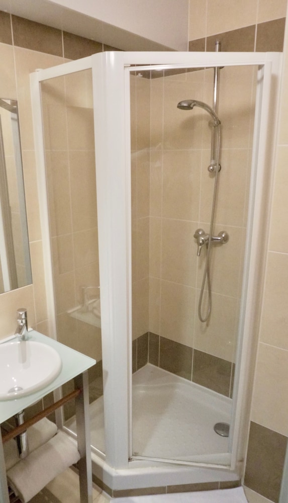 Hotel Kyriad Crepy En Valois 13/77