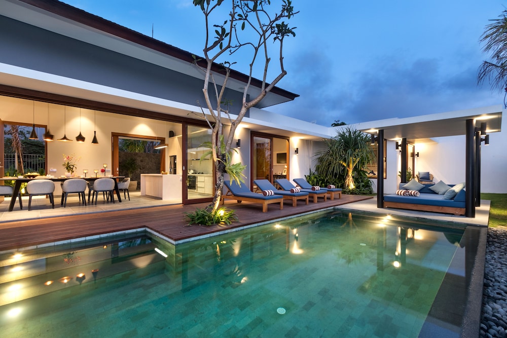Amarin Seminyak 2/45