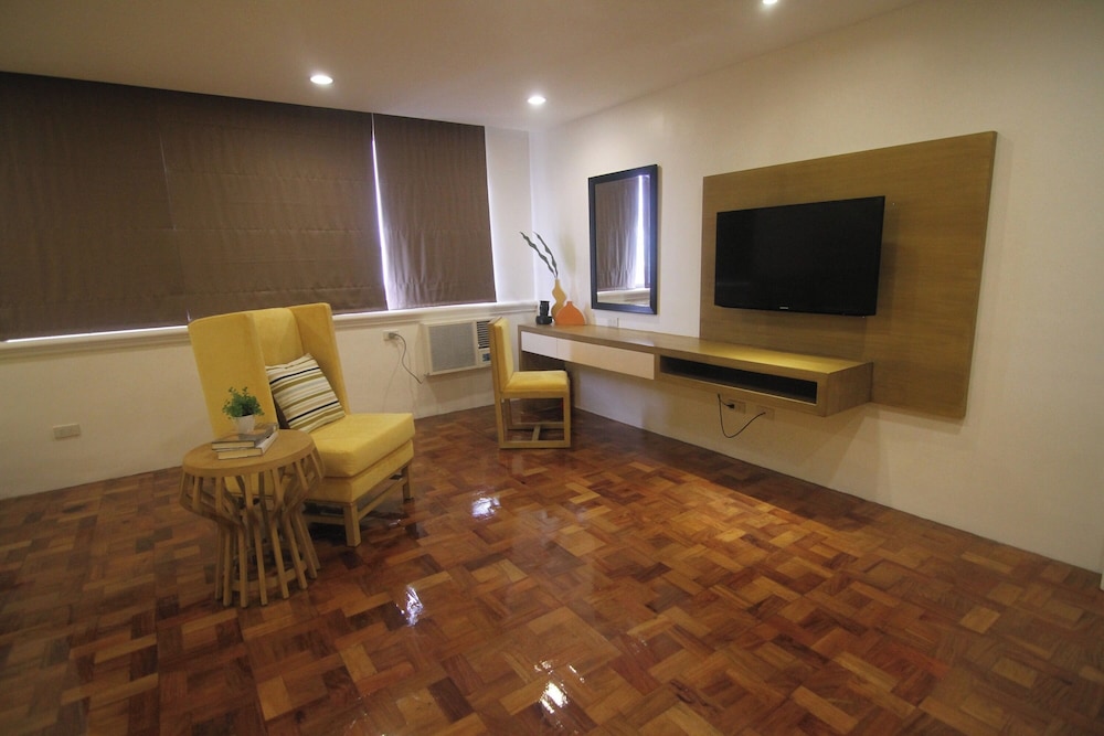 Bryan Condominium Suites 61/66