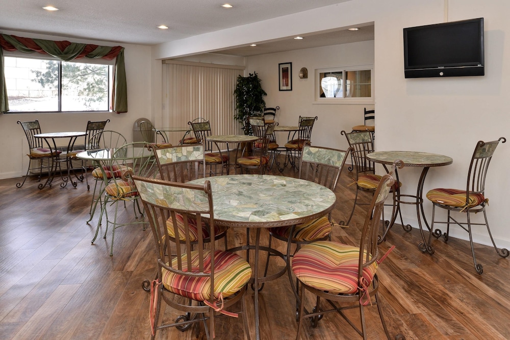 Americas Best Value Inn New Paltz 29/36