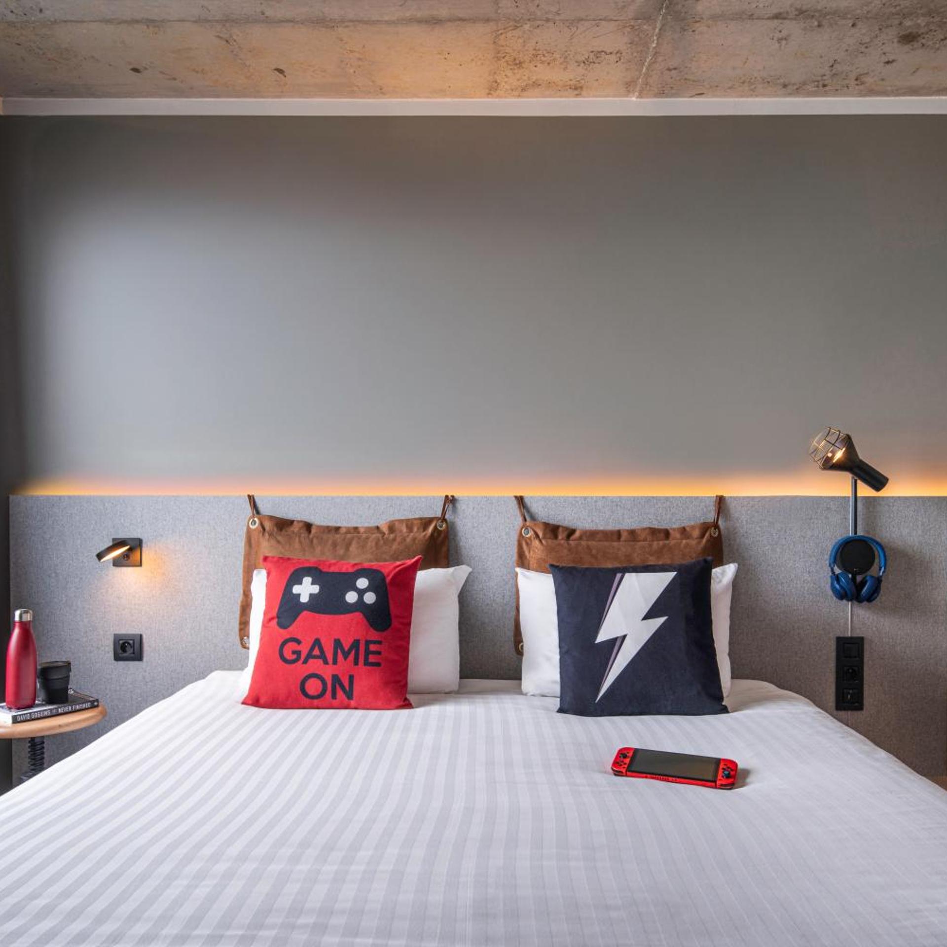 Moxy, King Bed, Queen Bed, Harbour View, Corner
