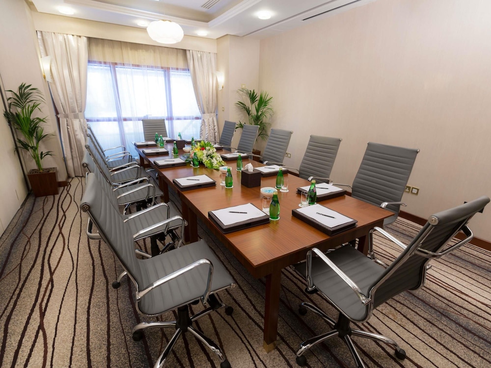 Majlis Grand Mercure Residence Abu Dhabi 60/65