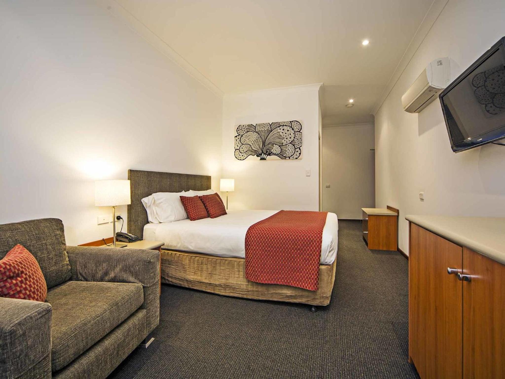 Standard, Double Bed, Comfort Inn and Suites Sombrero Adelaide 3/6