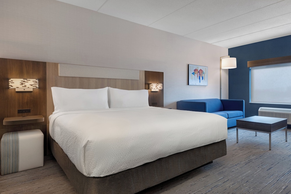Standard, King Bed, Extra Floor Space, Sofa