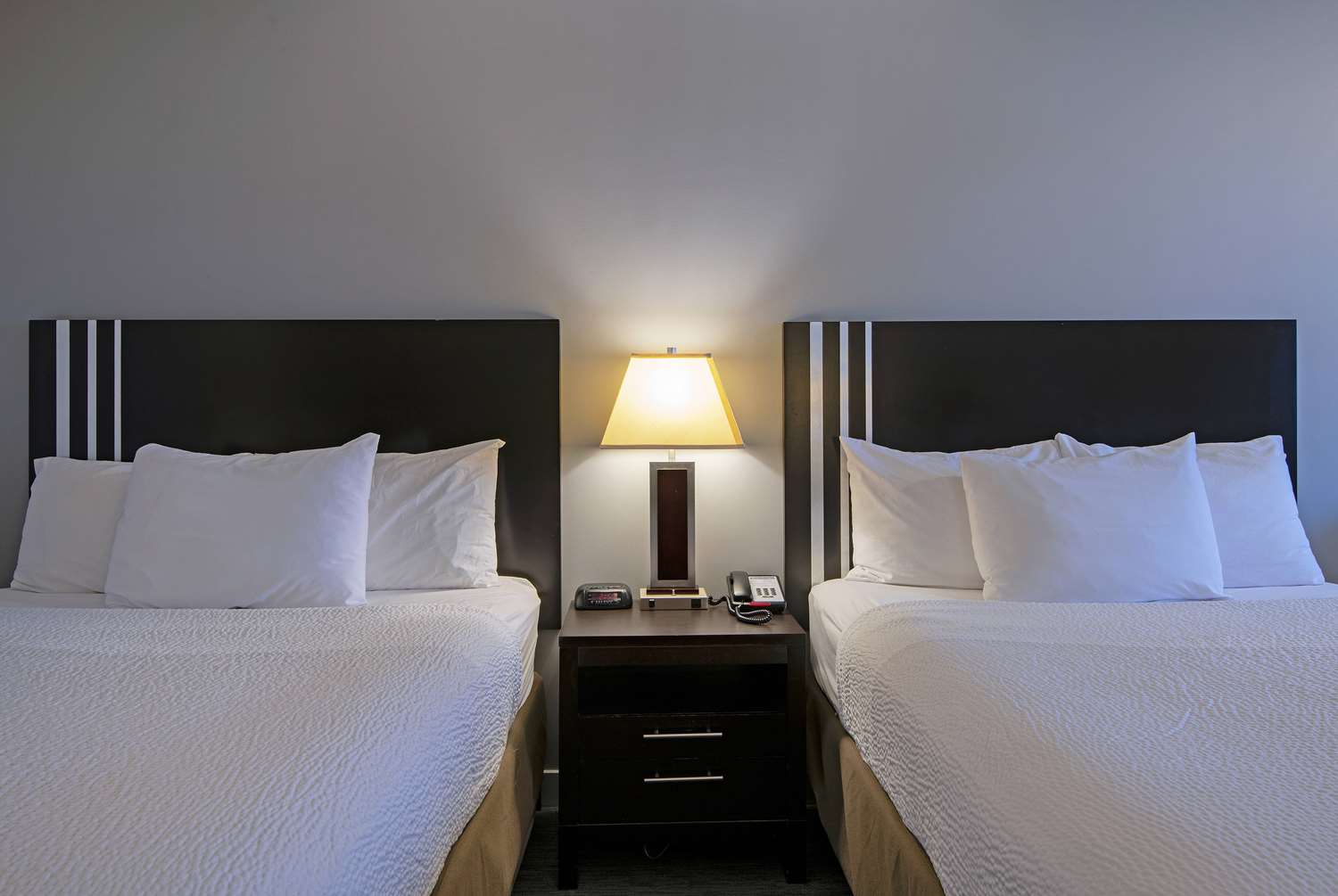 Travelodge By Wyndham Kamloops Mountview 34/69