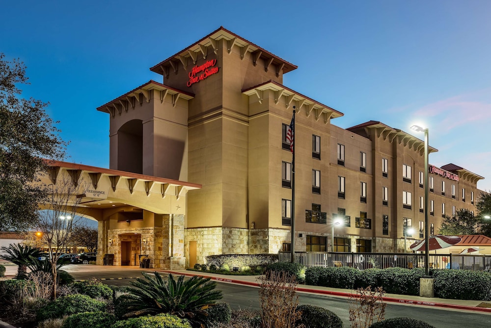 Hampton Inn Suites San Marcos 1/44
