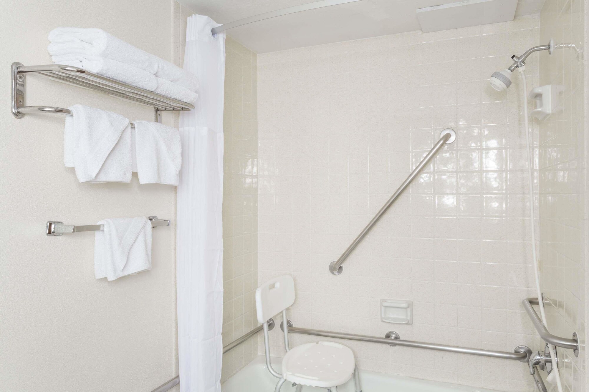 غرفة بسرير كينج لذوي الإعاقة، Days Inn by Wyndham Evanston WY 3/3