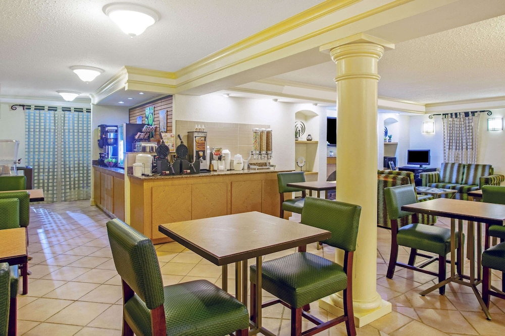 La Quinta Inn Victoria 40/53