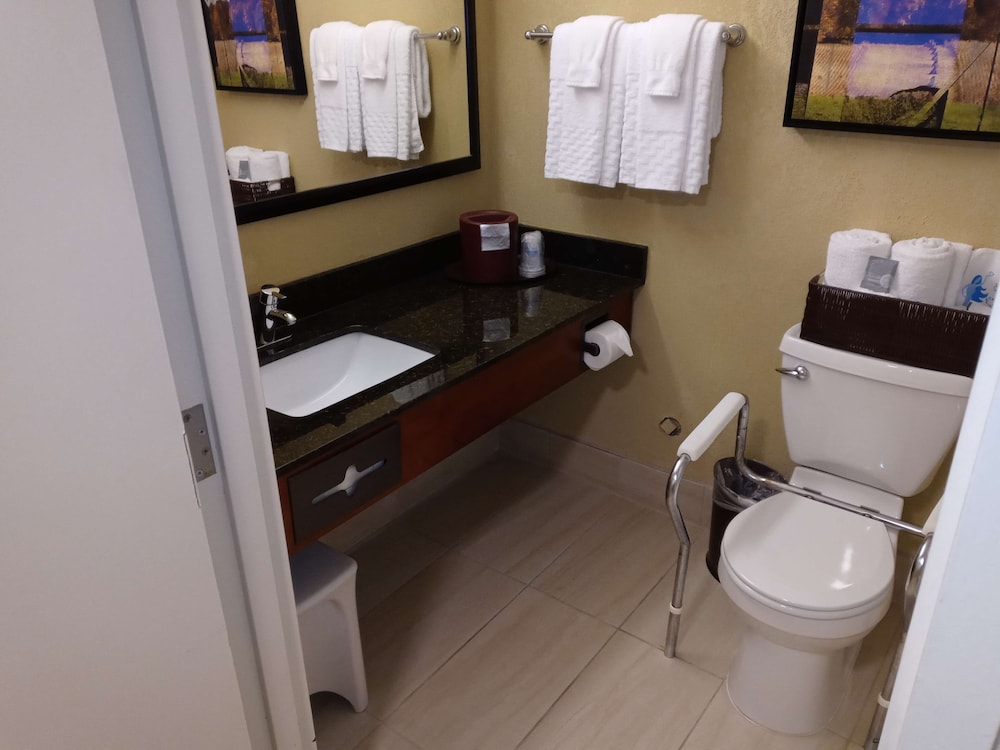 Best Western Plus Wooster Hotel & Conference Center 14/48