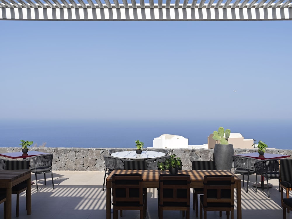 Cresanto Luxury Suites 46/60