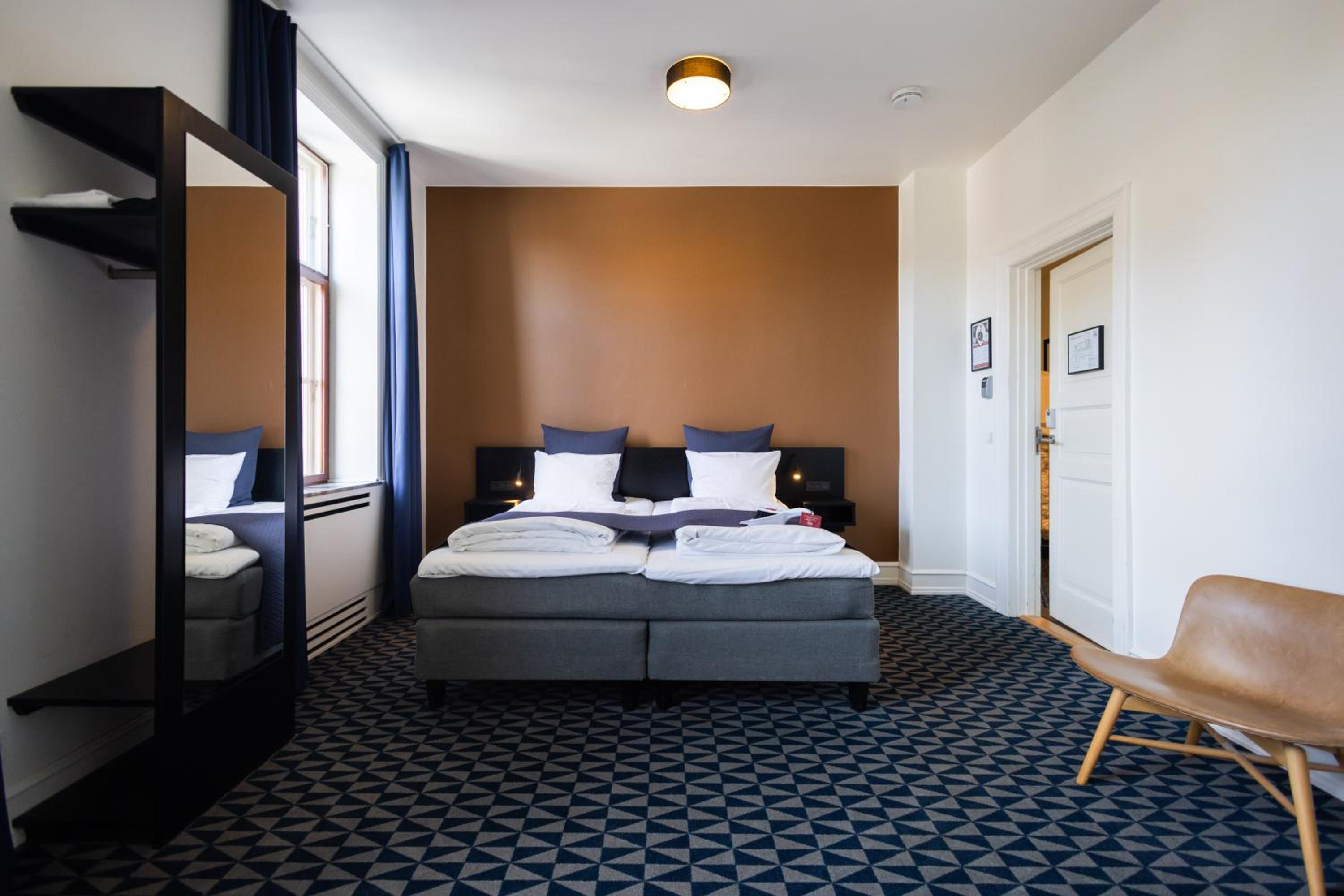 Plus, Double Bed
