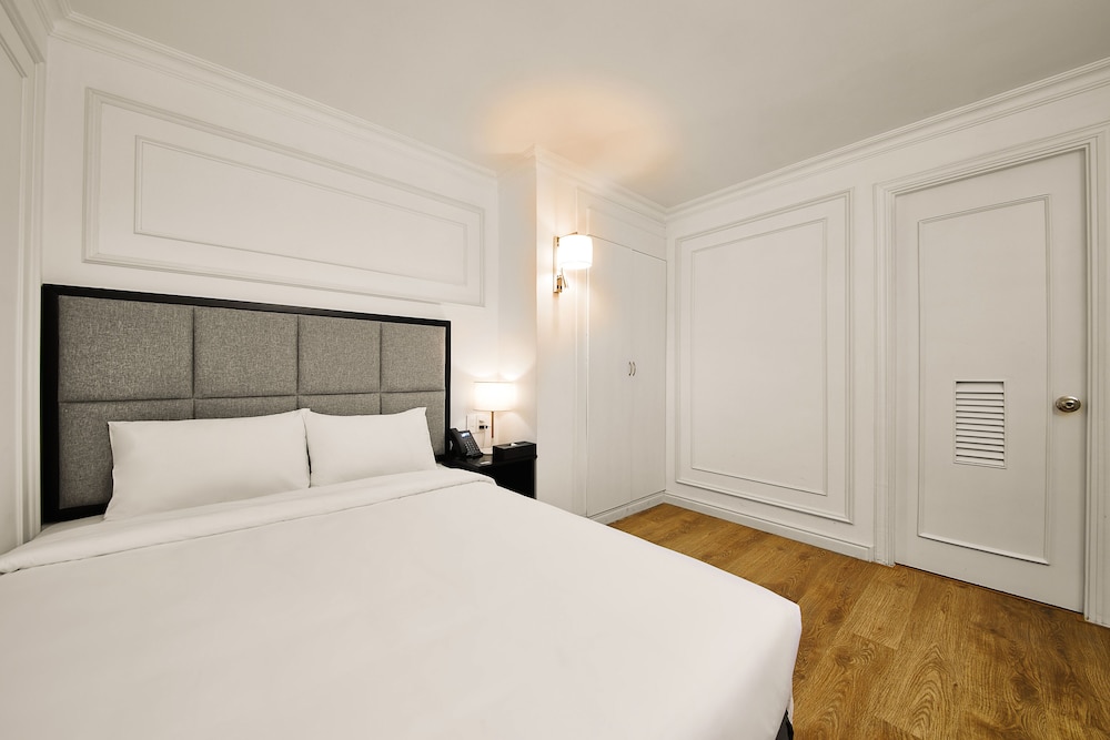 Kin Hotel Ly Tu Trong 11/49