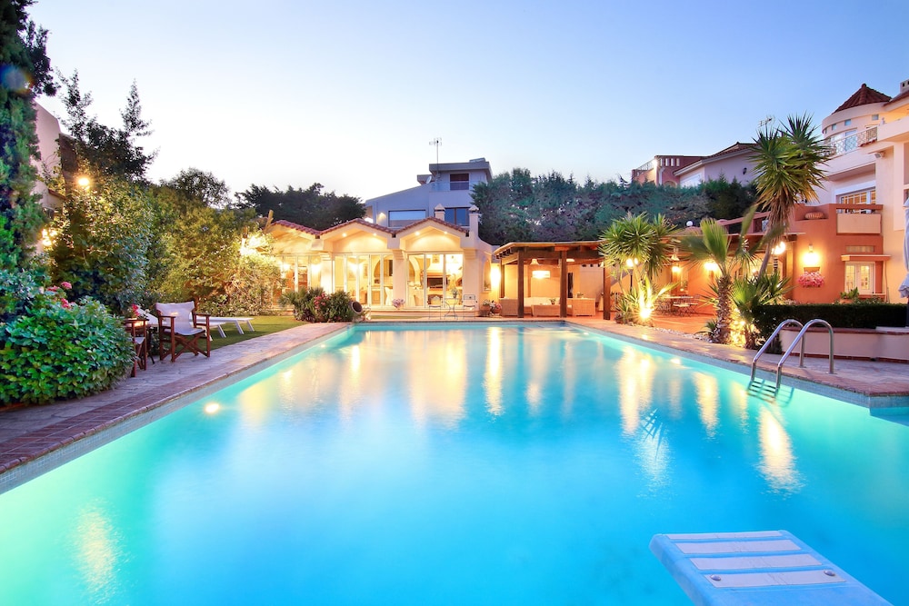Oasis Pool House 27/50