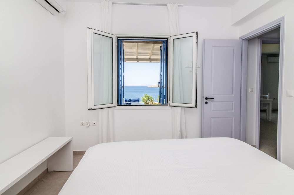 2 BEDROOMS, VILLA, OCEAN FRONT, SEA VIEW