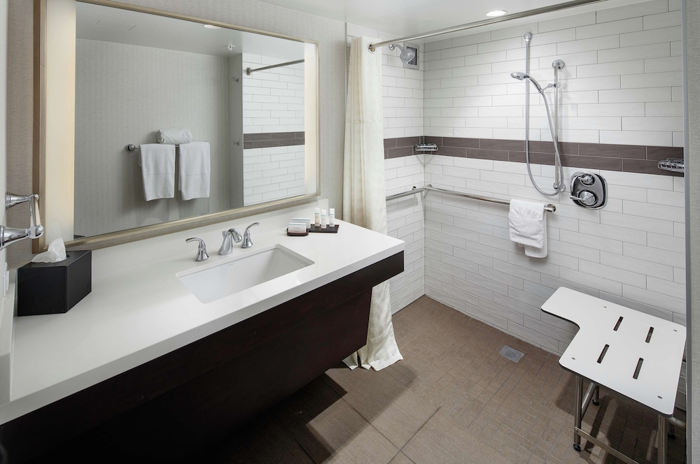 Embassy Suites Tysons Corner 39/44