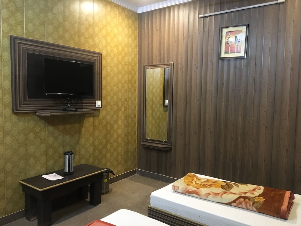 Hotel Pardesi 30/45
