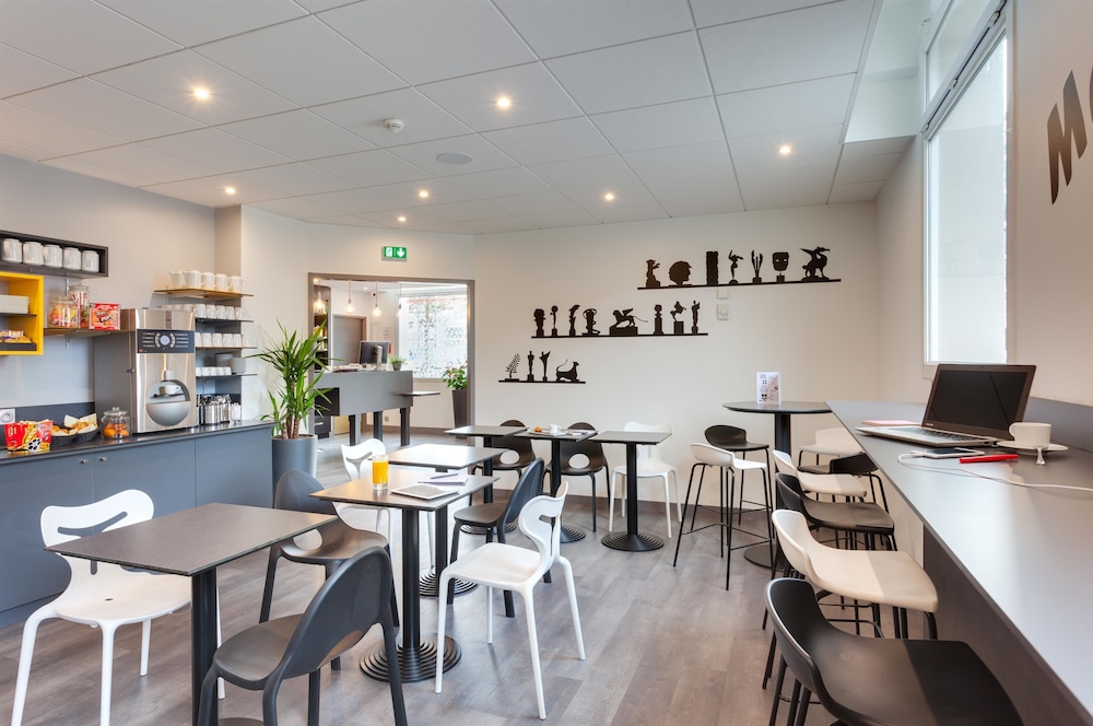restaurant cafeteria