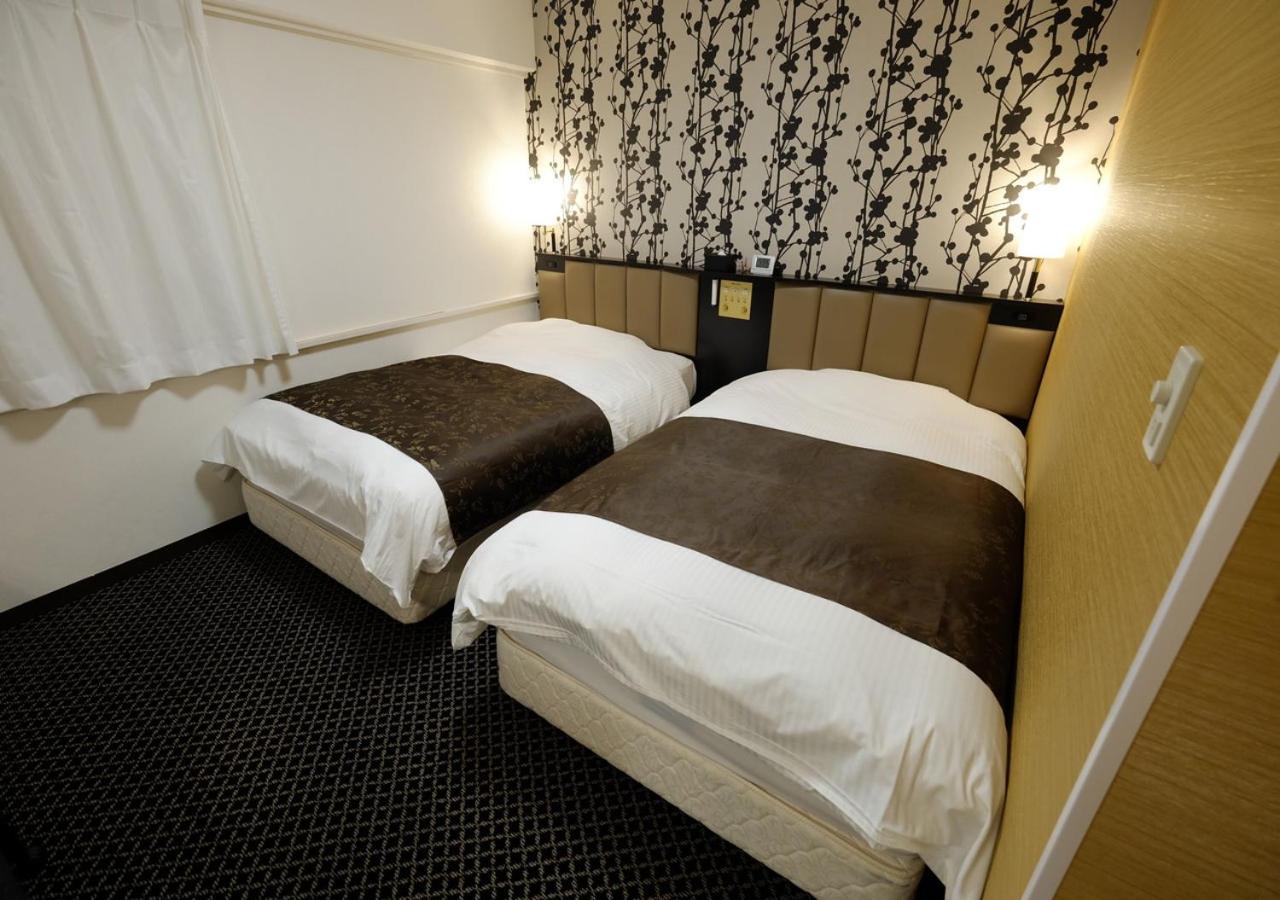 ROOM, TWIN BEDS, SMOKING