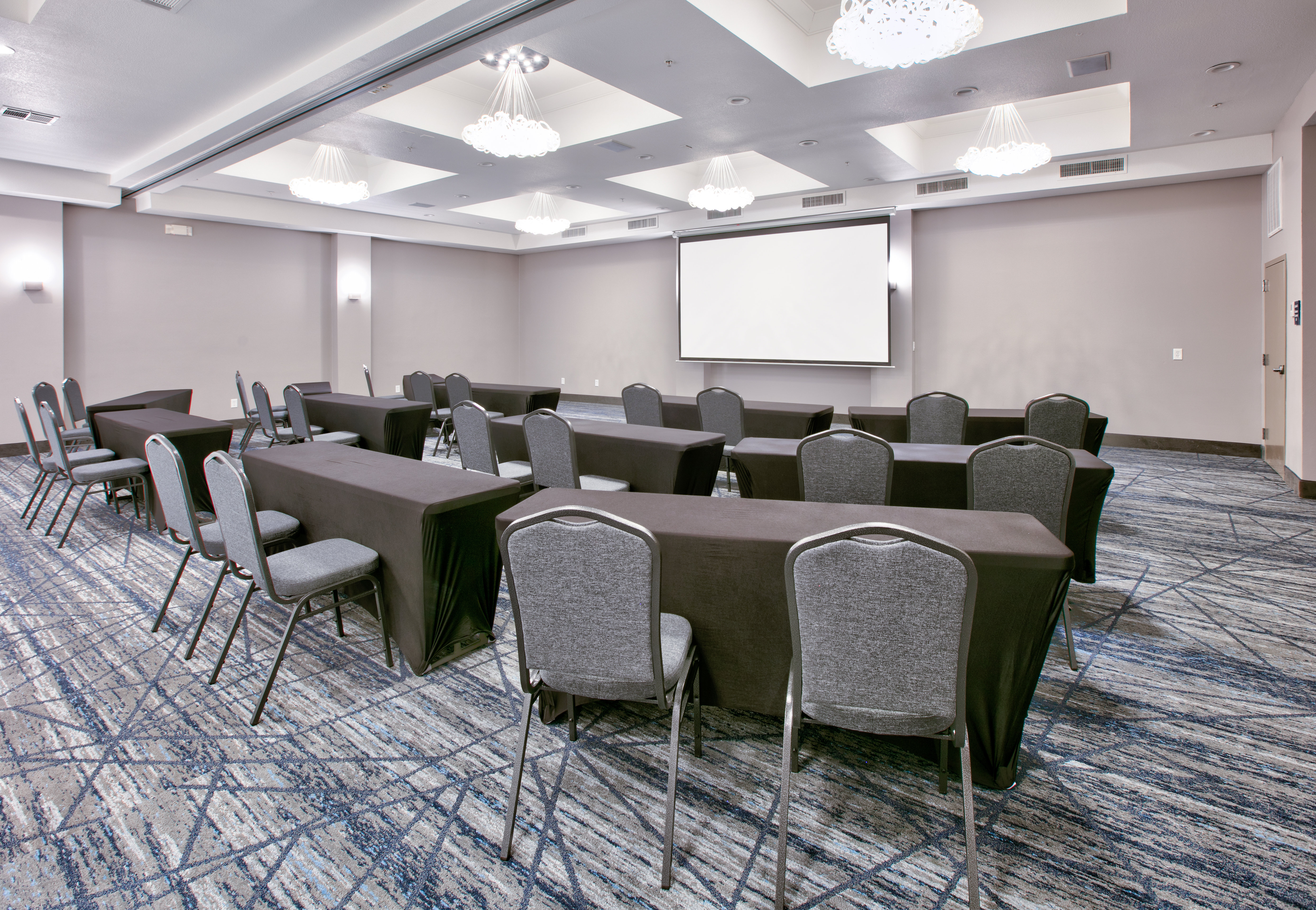 Holiday Inn Express Amp Suites North Dallas At Preston 43/48