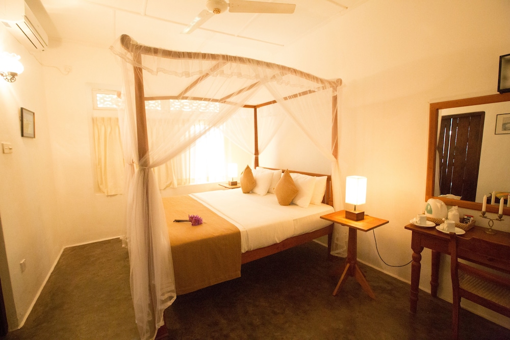 Thalpe Walawwa Heritage Villa 9/24