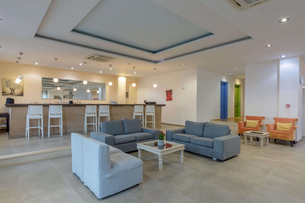 Zeus Hotels Palm Beach Hotel 43/63